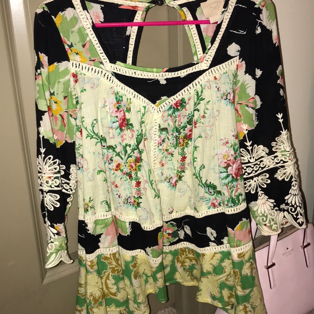 Quarter sleeve top